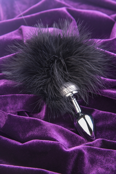 Анальная втулка TOYFA Metall, металл, серебристая, с черной опушкой, 6 см, Ø 2,9 см